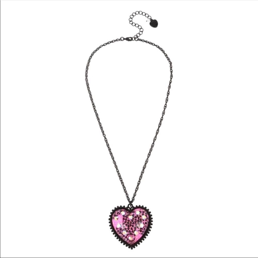 BETSEY JOHNSON XOX GLITTER HEART PENDANT-FUSCHIA